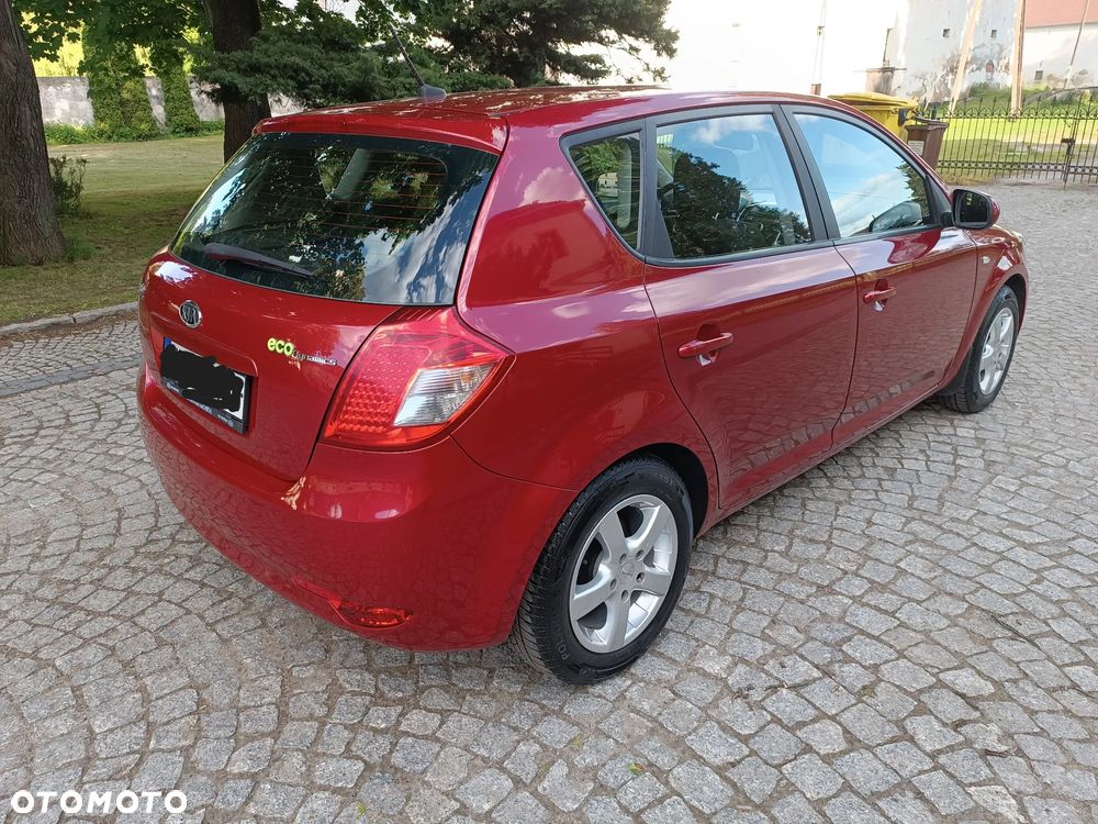 Kia Ceed 2010 photo 5