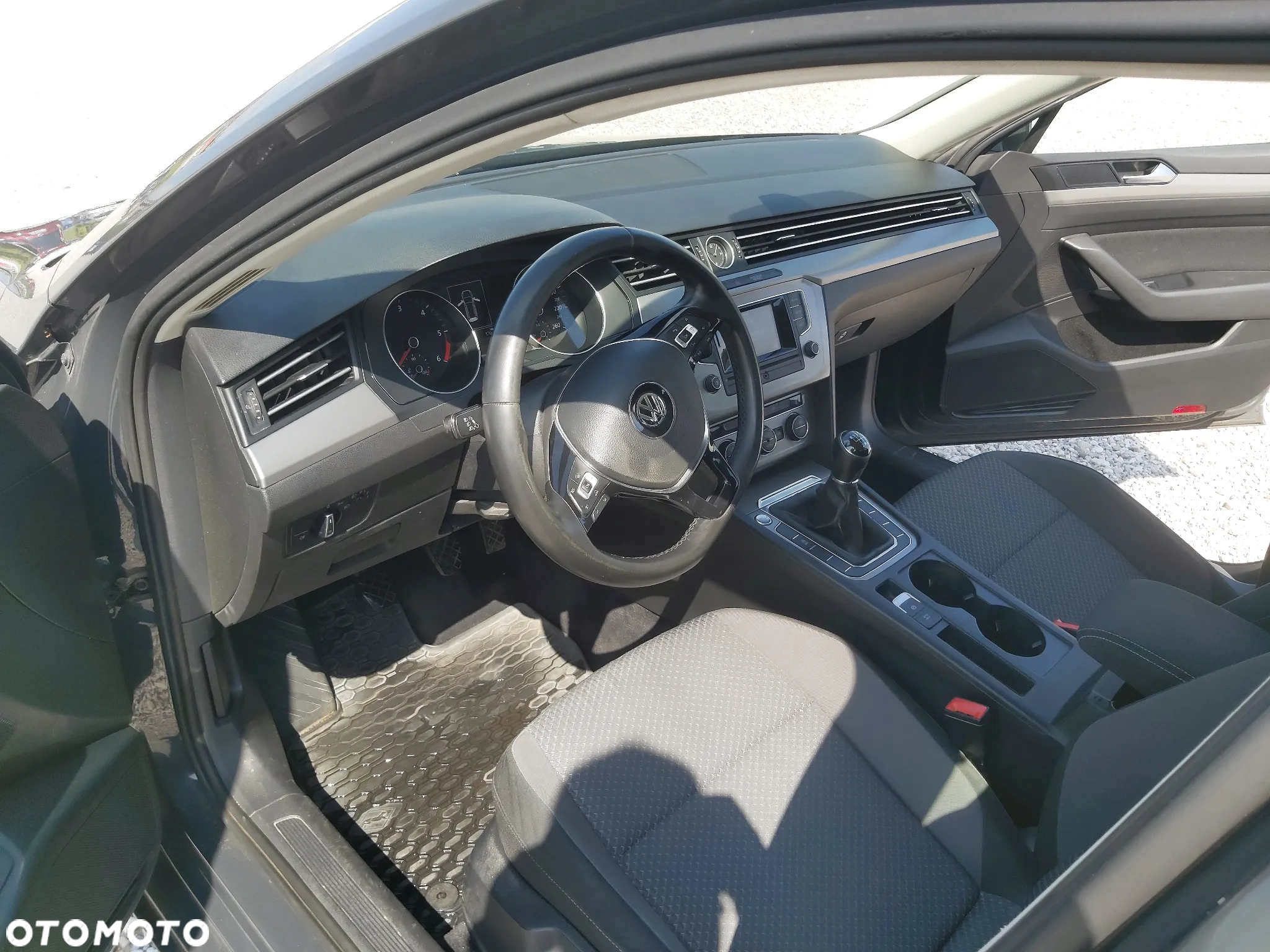 Volkswagen Passat 1.6 TDI BMT Trendline - 9
