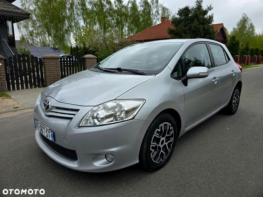 Toyota Auris 2.0 D-4D Travel - 1