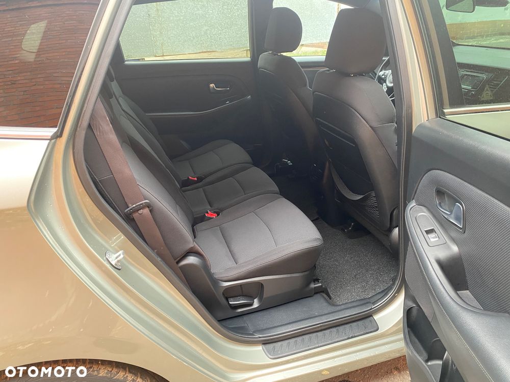 Kia Carens 1.7 CRDi M 7os EU6 - 18