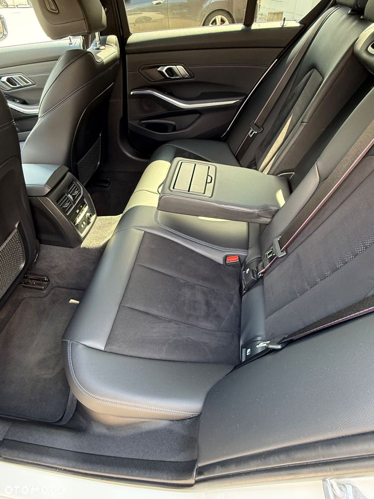 BMW Seria 3 320d xDrive M Sport - 15