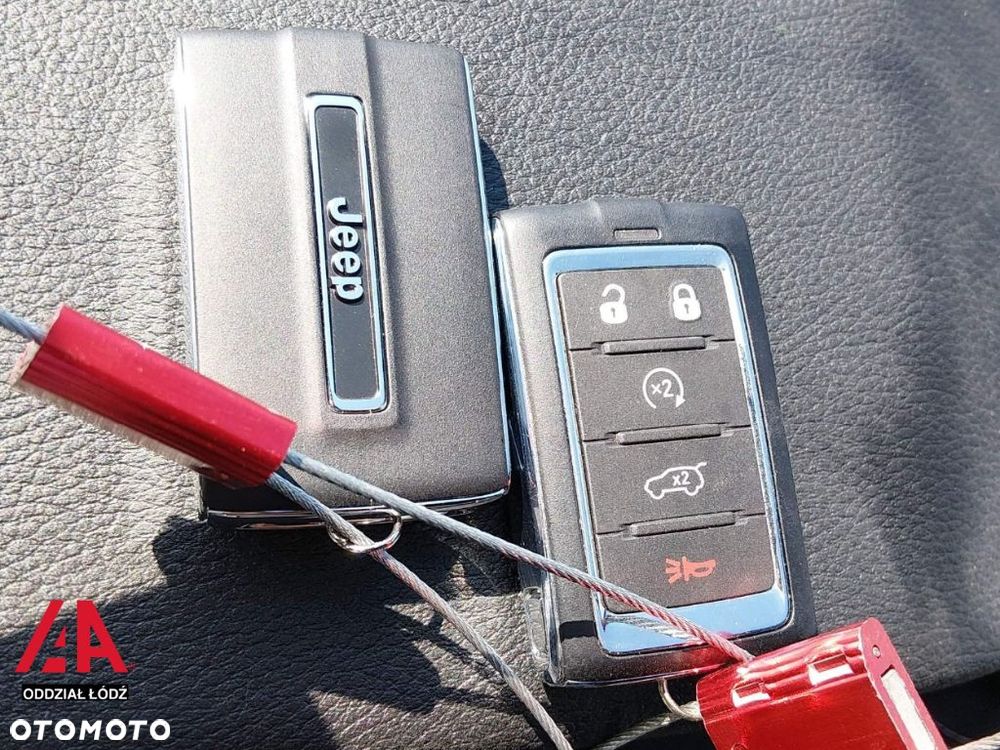 Jeep Cherokee - 13