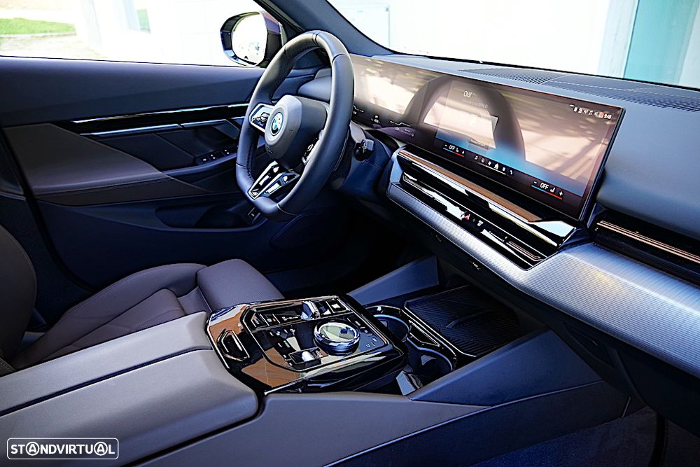 BMW 530 e Pack Desportivo M - 26