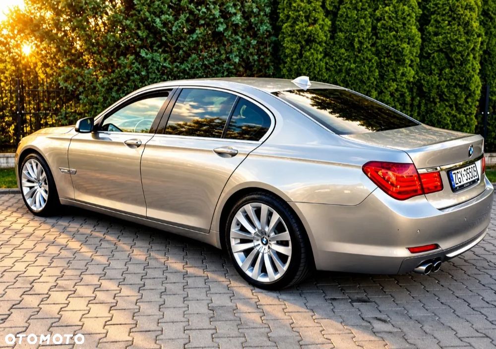 BMW 7 Series 2011 photo 4