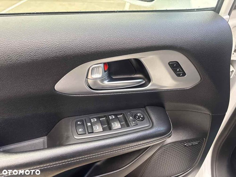 Chrysler Pacifica - 23