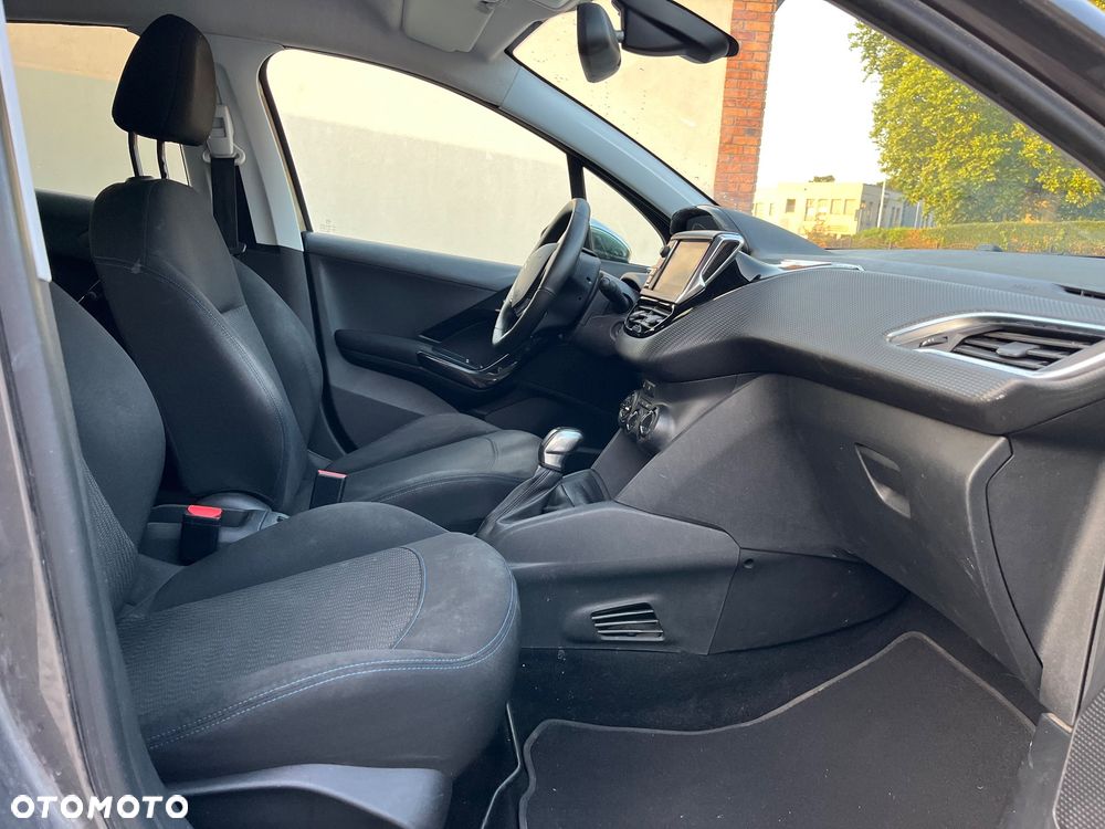 Peugeot 208 - 15