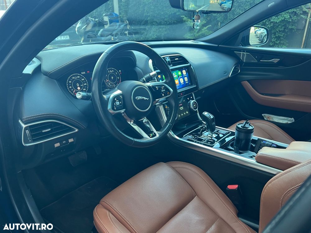 Jaguar XE P250 RWD R-Dynamic S - 4