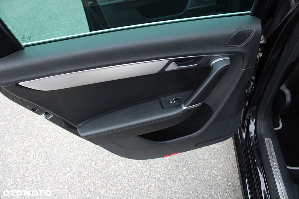 Volkswagen Passat 2.0 TDI Highline - 28