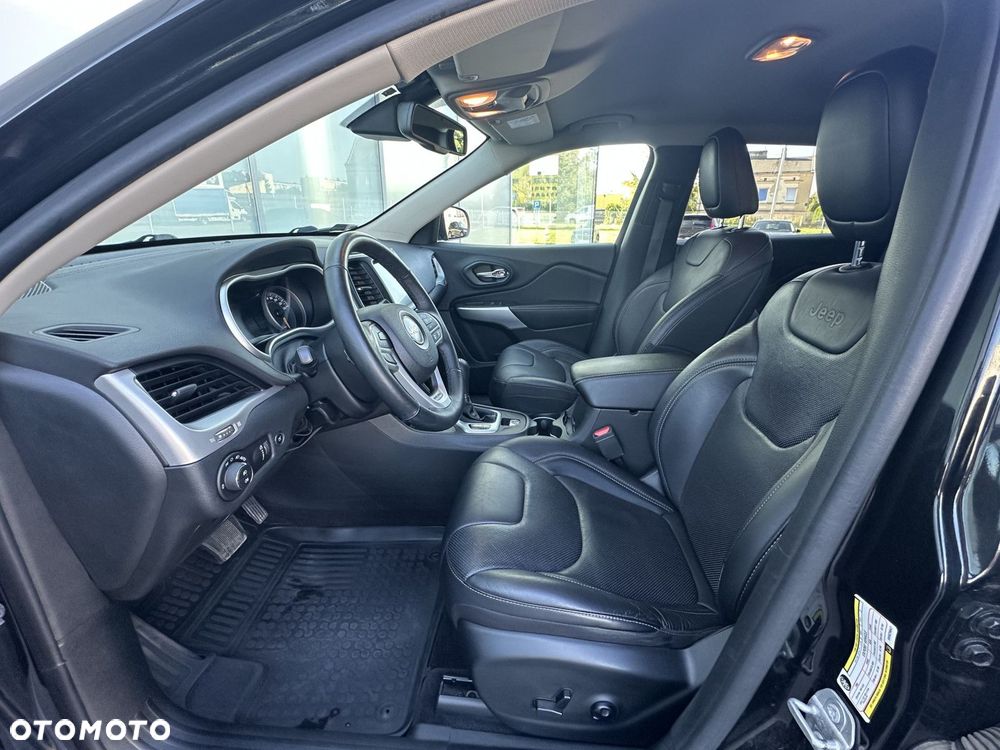 Jeep Cherokee - 26