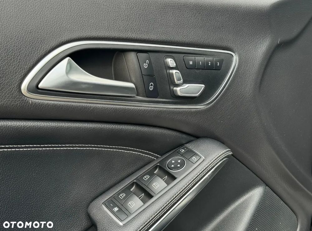 Mercedes-Benz CLA 250 4-Matic AMG Line - 28
