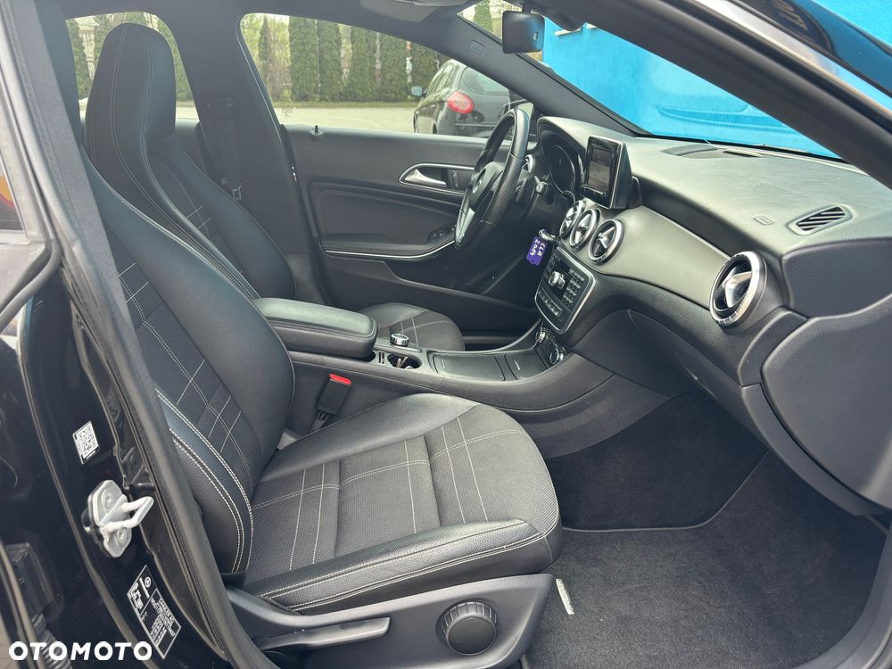 Mercedes-Benz CLA 220 CDI 7G-DCT AMG Line - 17