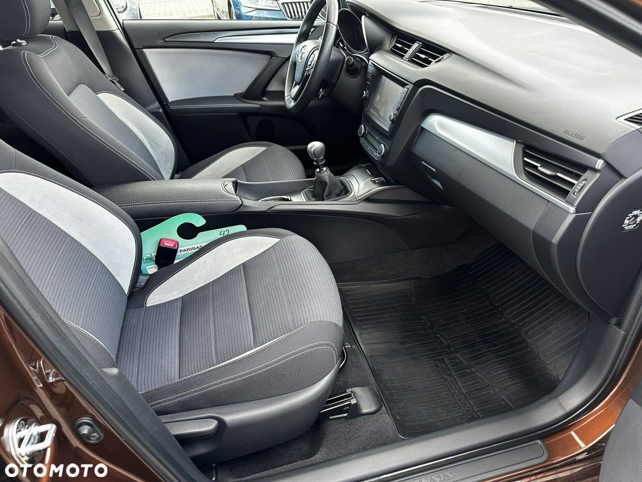 Toyota Avensis 2.0 D-4D Premium - 17