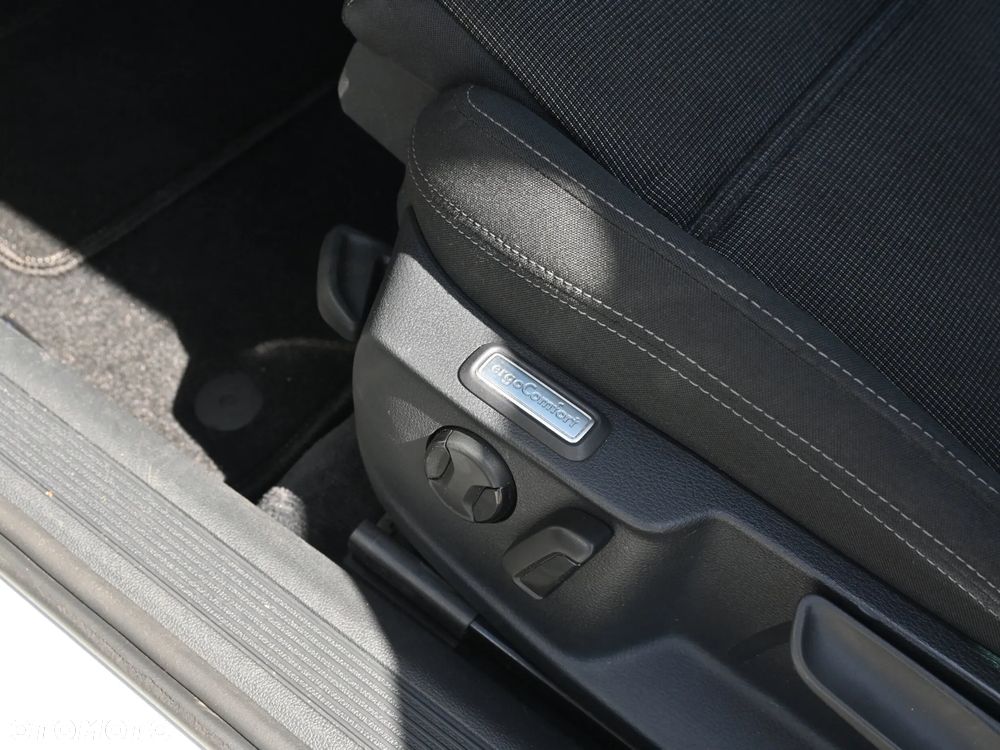 Volkswagen Passat - 12