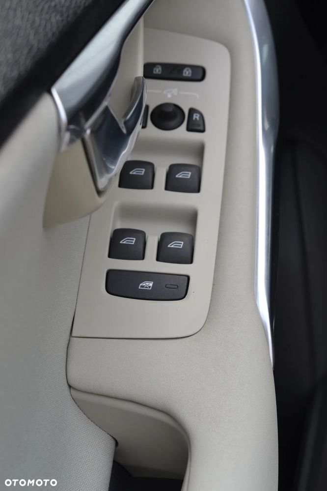 Volvo V40 Cross Country D3 Geartronic Momentum - 8