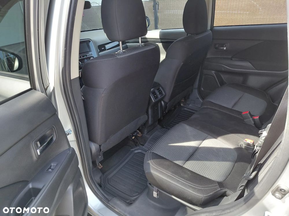 Mitsubishi Outlander - 7