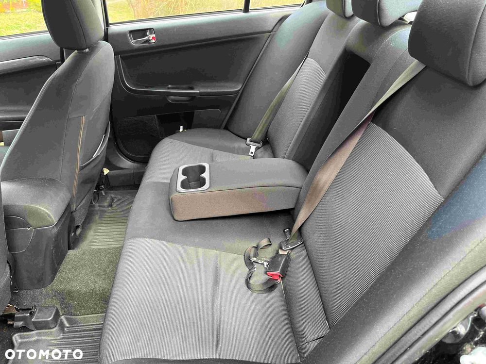 Mitsubishi Lancer - 8