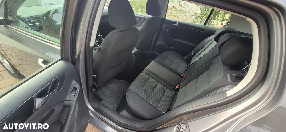 Volkswagen Golf - 8