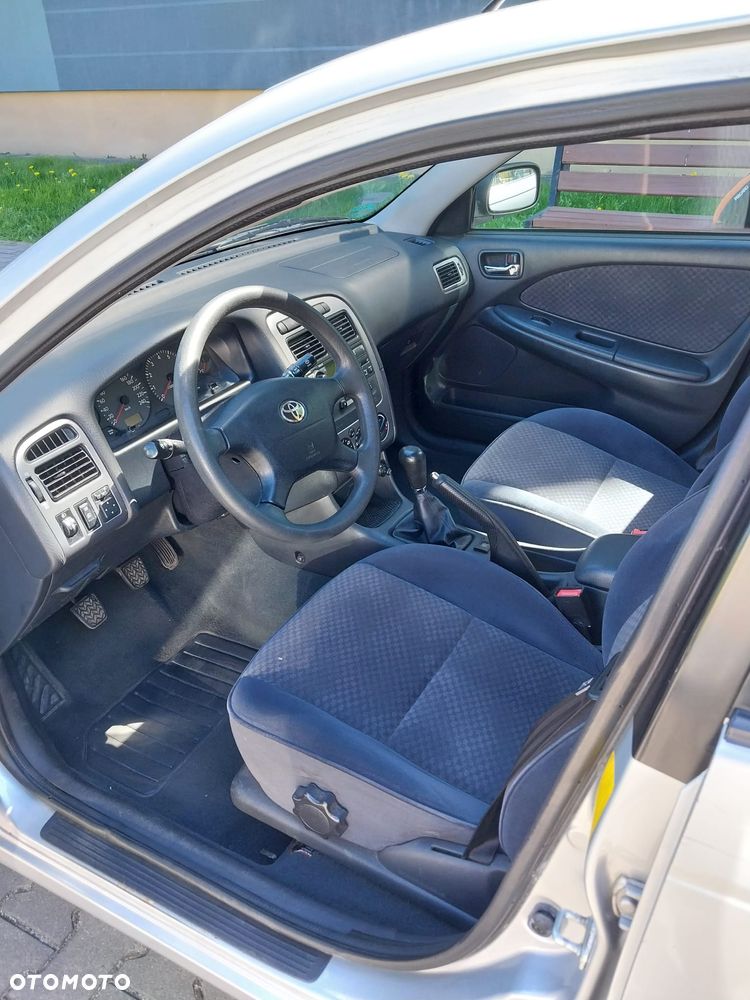 Toyota Avensis - 9