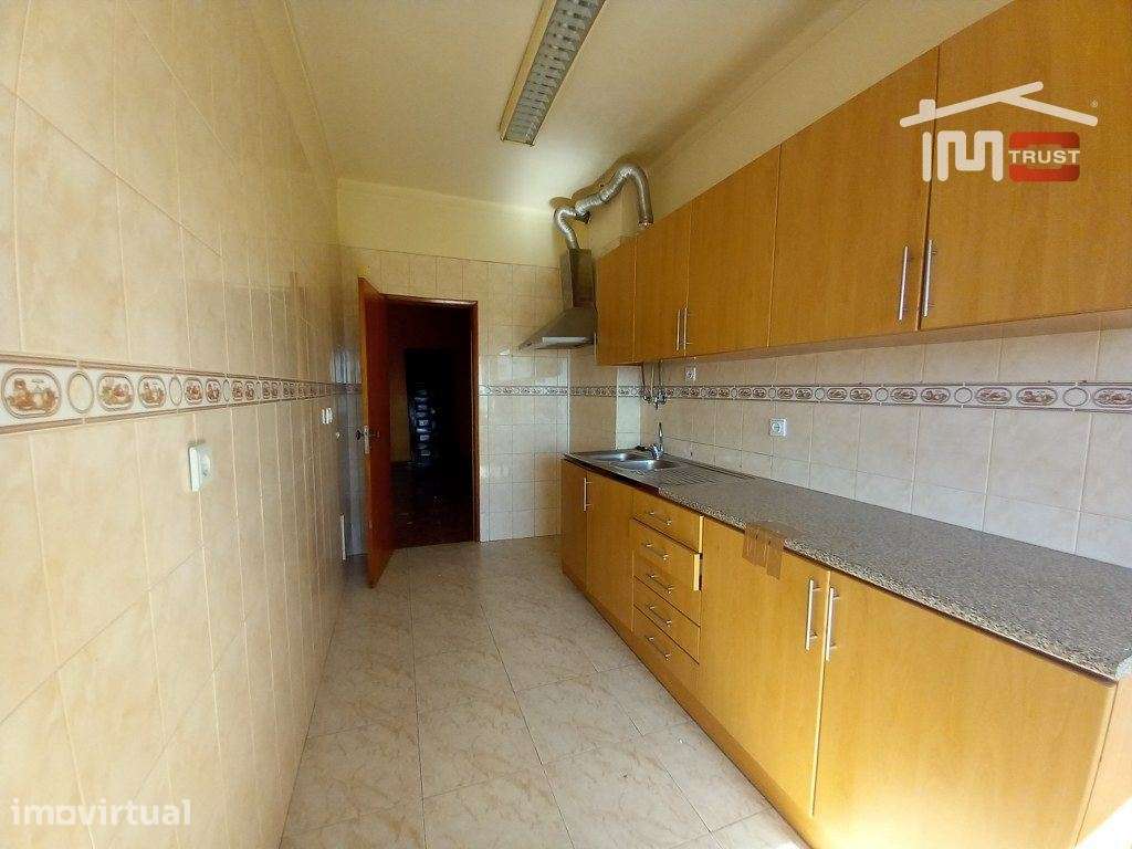 Apartamento T1  1ºandar - Grande imagem: 2/25