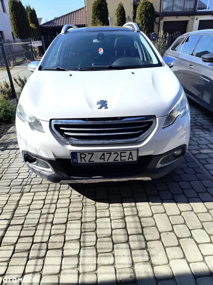 Peugeot 2008 1.2 Pure Tech Allure S&S - 6