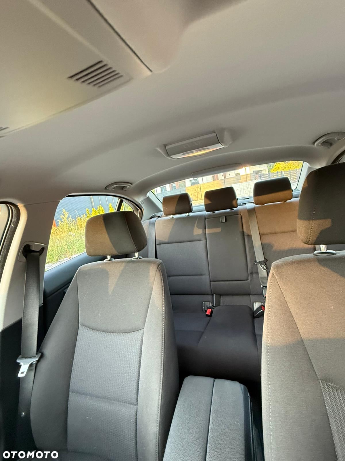 BMW Seria 3 318i - 28
