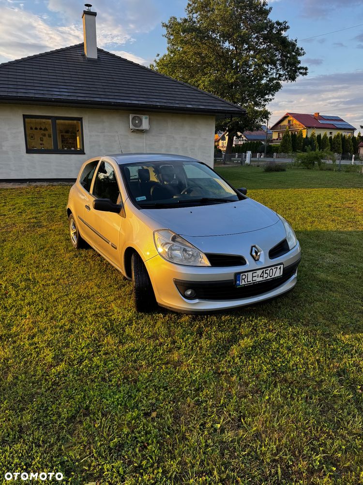 Renault Clio 1.2 16V Dynamique - 1