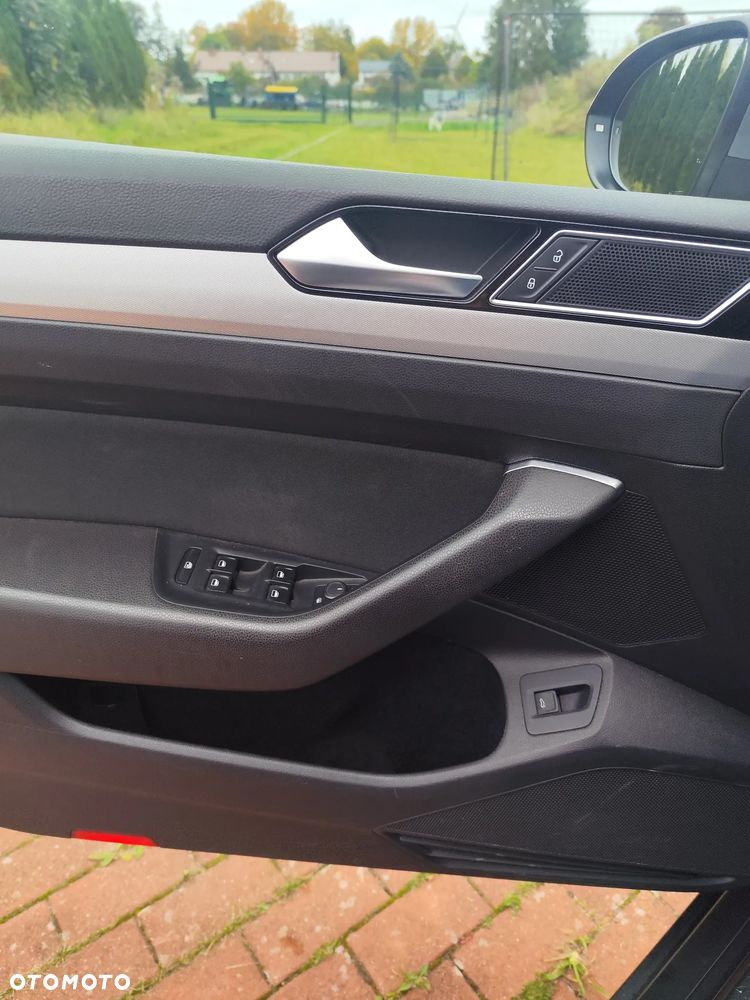Volkswagen Passat - 10