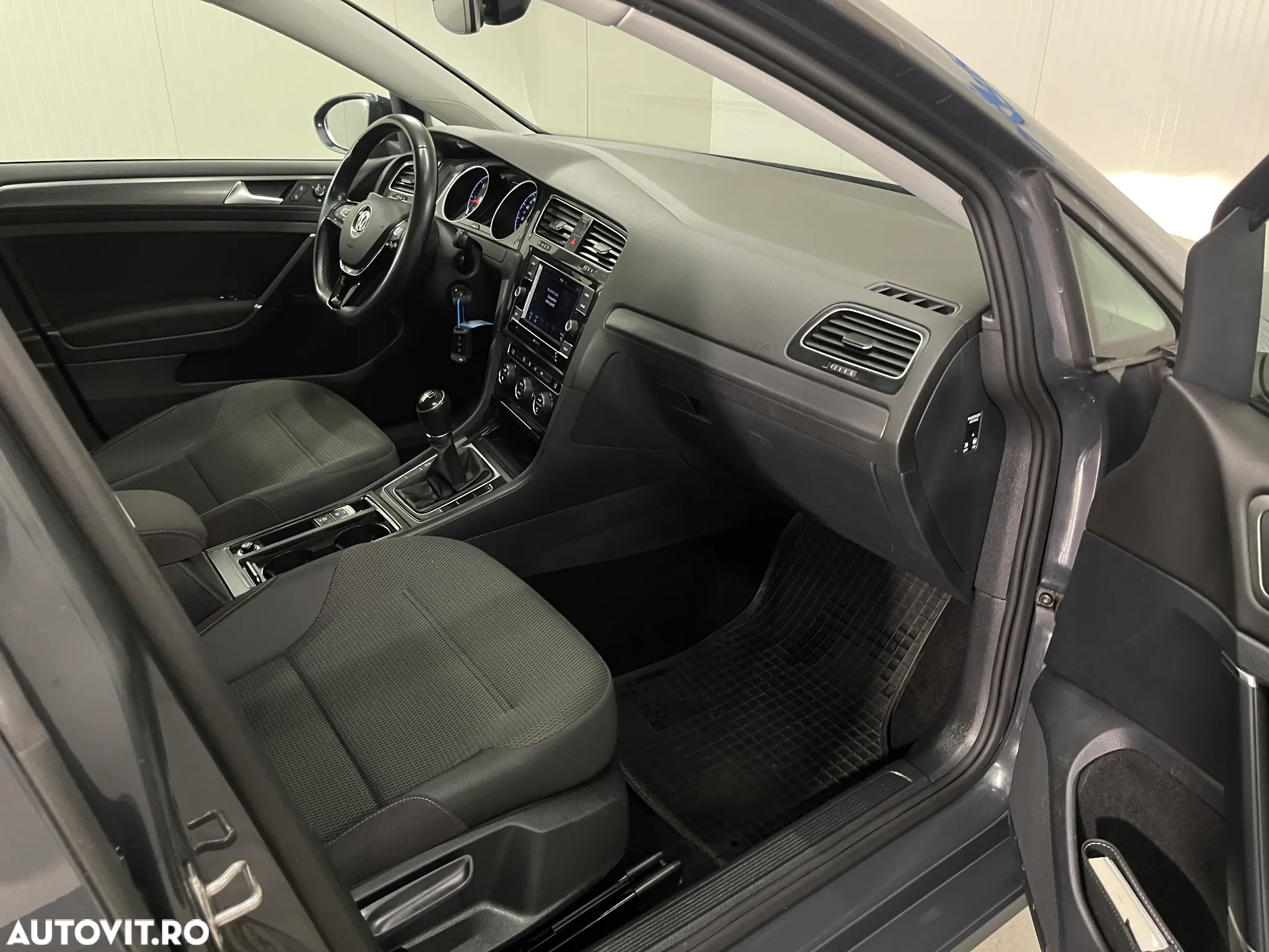 Volkswagen Golf 1.6 TDI Comfortline - 9