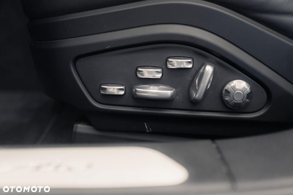 Porsche Panamera Turbo - 30
