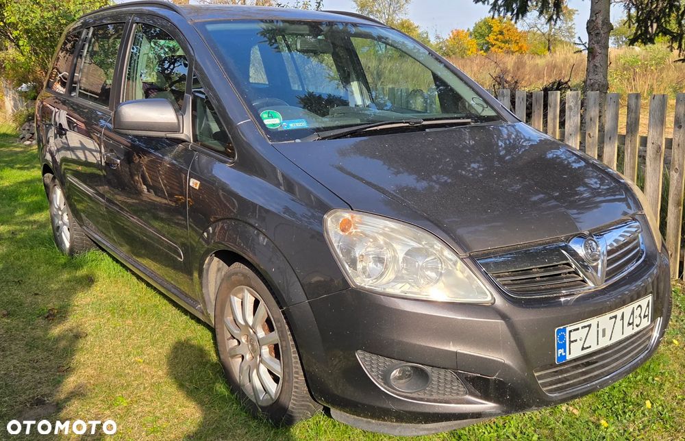 Opel Zafira 2010 photo 2