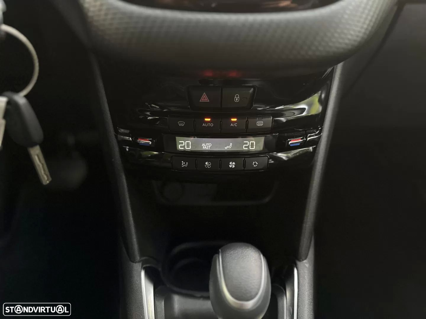 Peugeot 208 1.2 PureTech Allure EAT6 - 21