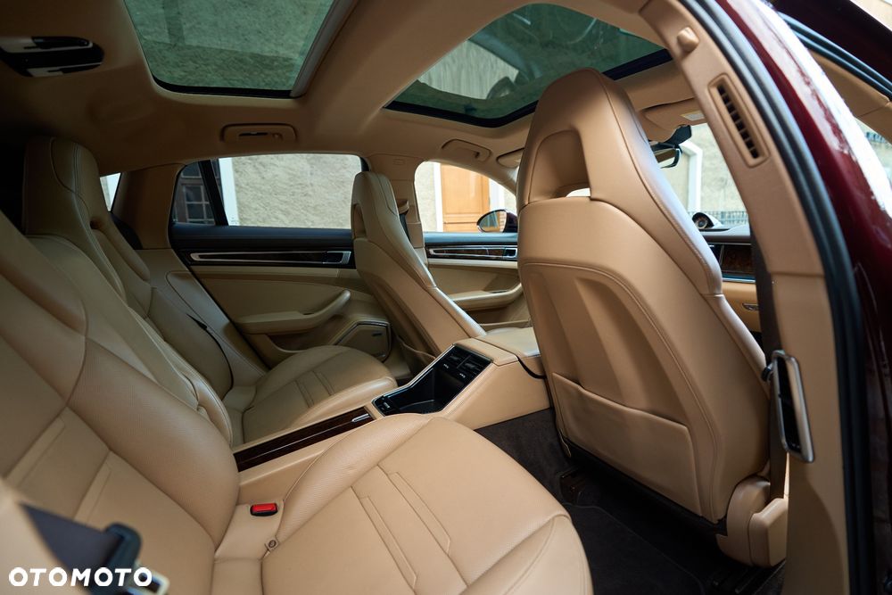 Porsche Panamera 4S - 34