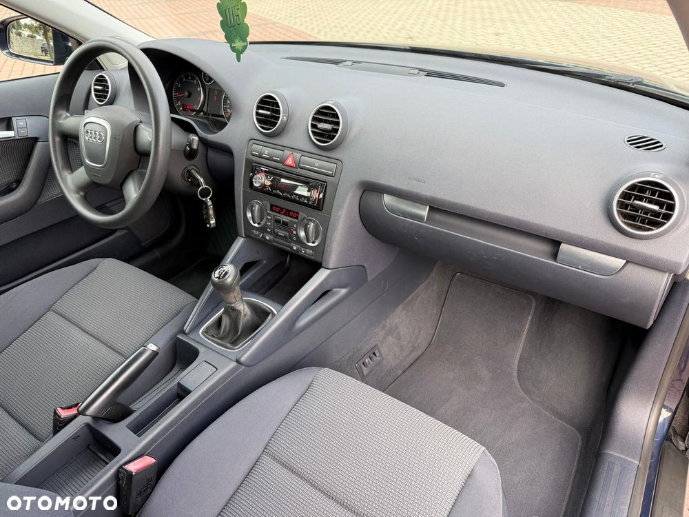 Audi A3 Sportback 1.6 FSI Ambiente - 18