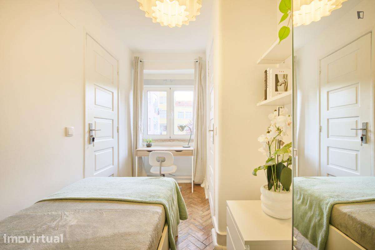 Quarto - localizado em Roma-Areeiro Lisbon - Grande imagem: 2/28