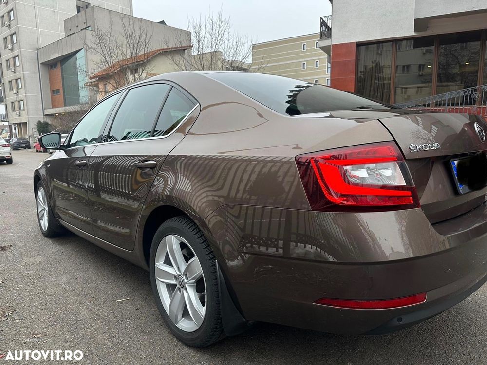 Skoda Octavia 2.0 TDI DSG Premium Edition - 3