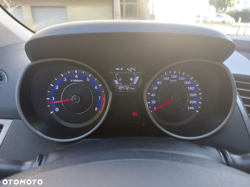 Hyundai Elantra 1.6 Classic + - 6