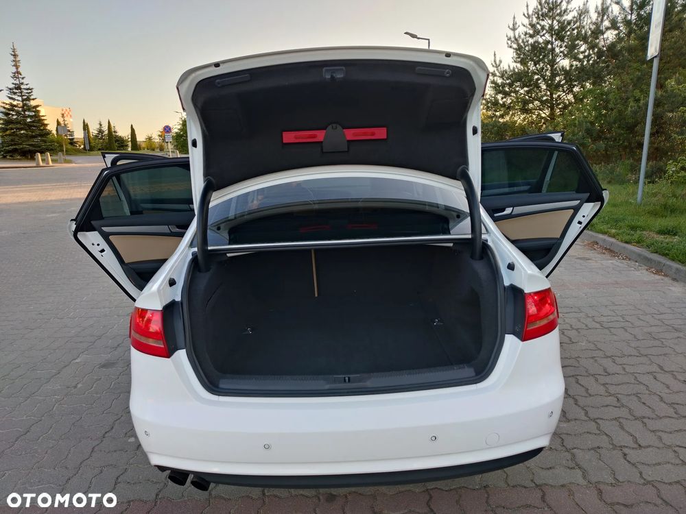 Audi A4 Limousine - 16