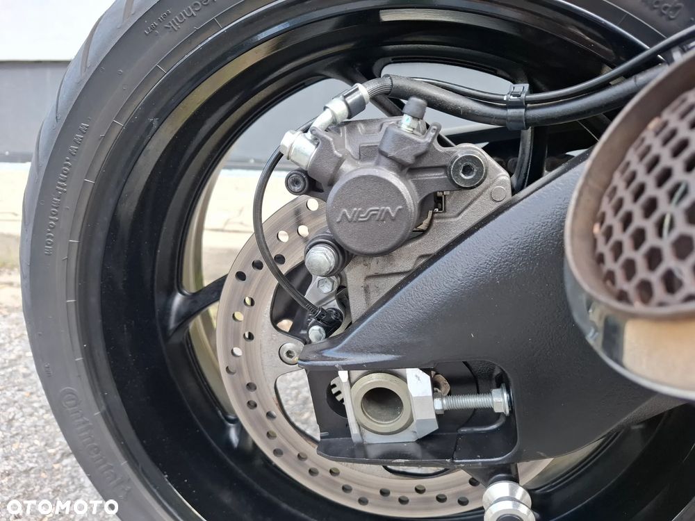 Suzuki GSX 1000 - 18
