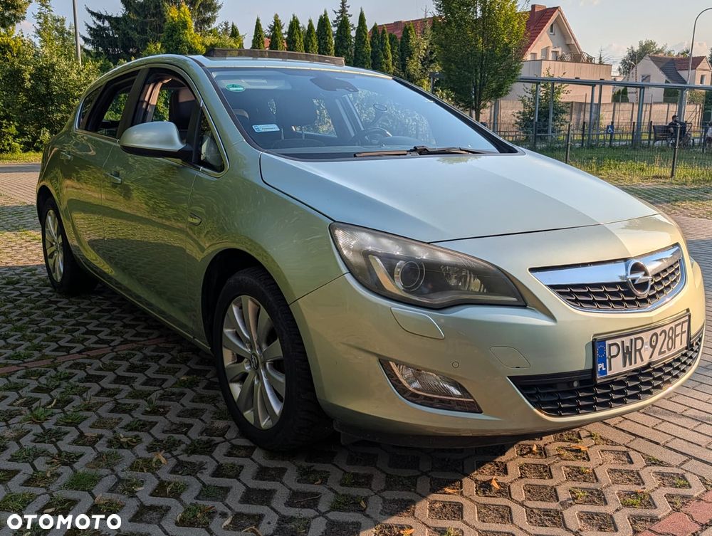 Opel Astra 2.0 CDTI DPF Cosmo - 1