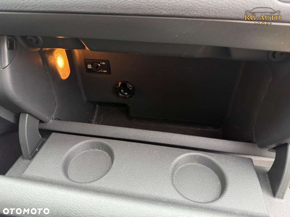 Volkswagen Touran - 32