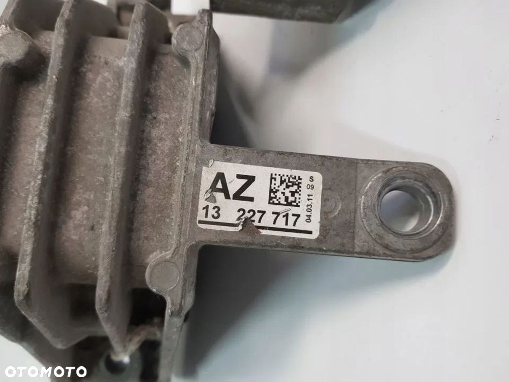 ŁAPA PODUSZKA SILNIKA OPEL INSIGNIA A 2.0 CDTI - 4