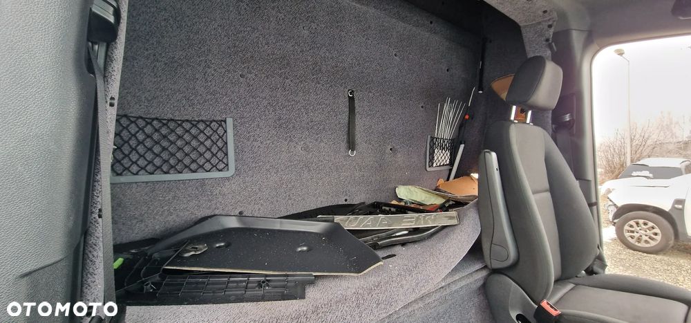 Mercedes-Benz Sprinter - 24