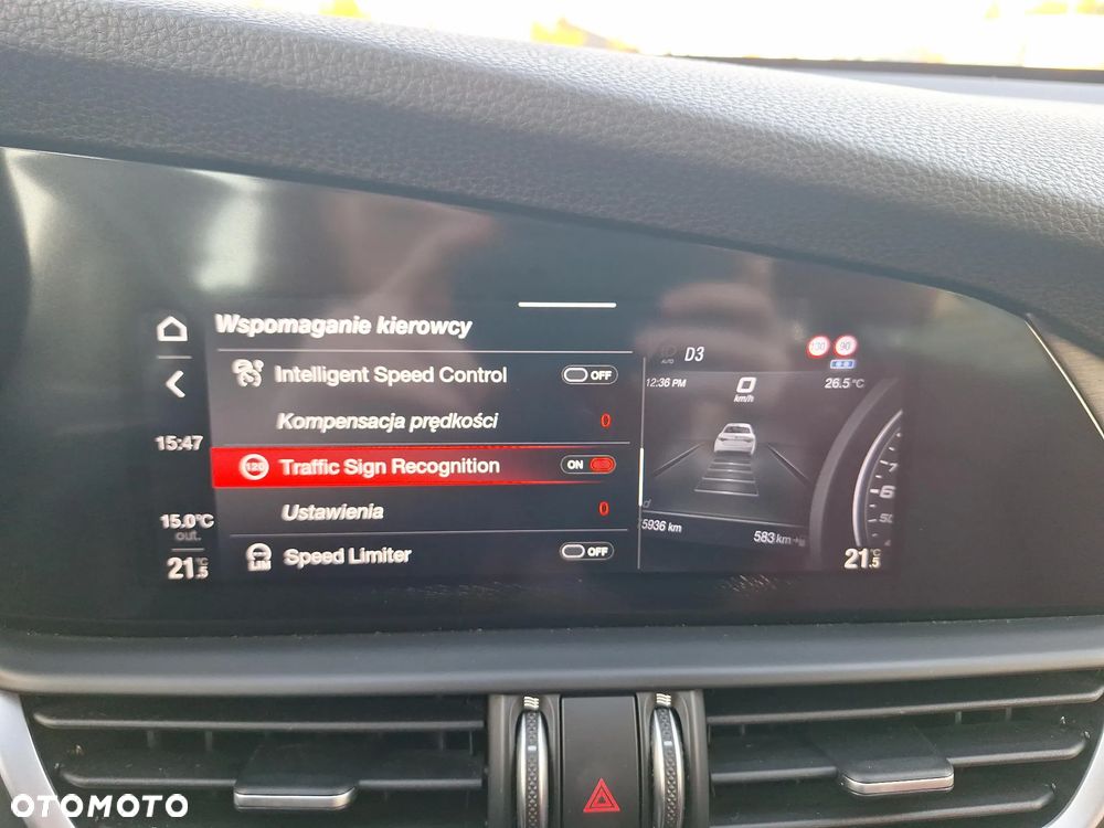 Alfa Romeo Giulia 2.0 Turbo 16V AT8-Q4 Ti - 24