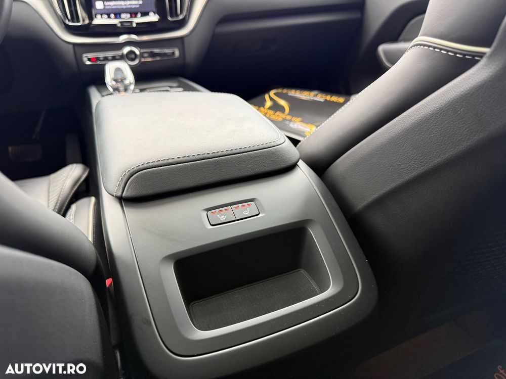 Volvo XC 60 B4 MHEV AT AWD Ultimate Dark - 37