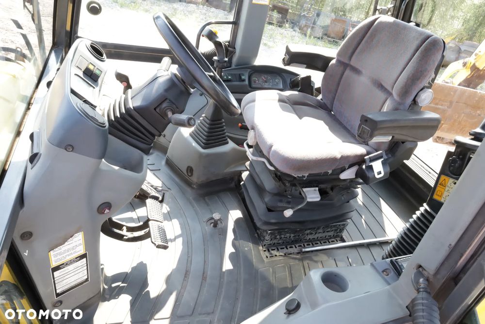 New Holland LB110B - 25
