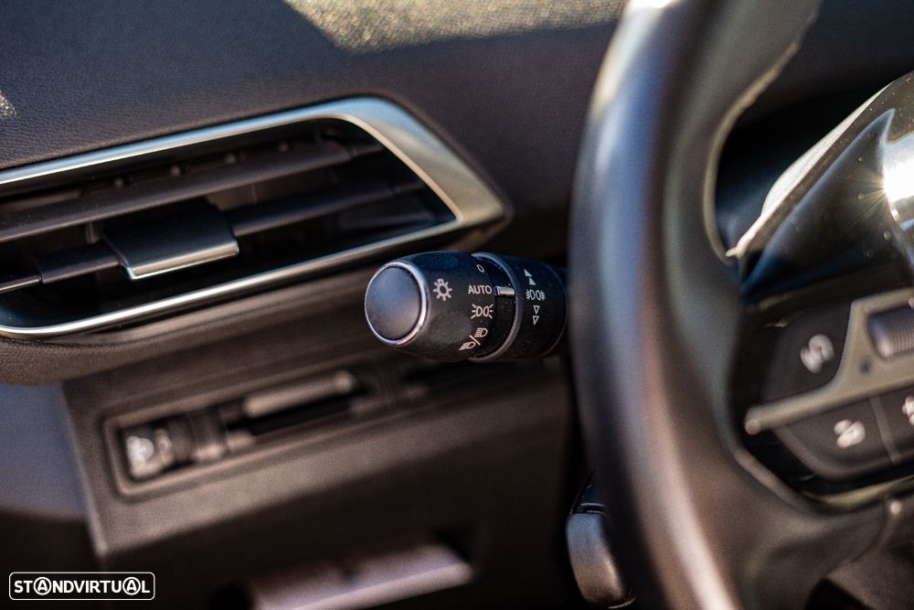 Peugeot 3008 1.5 BlueHDi Allure - 26