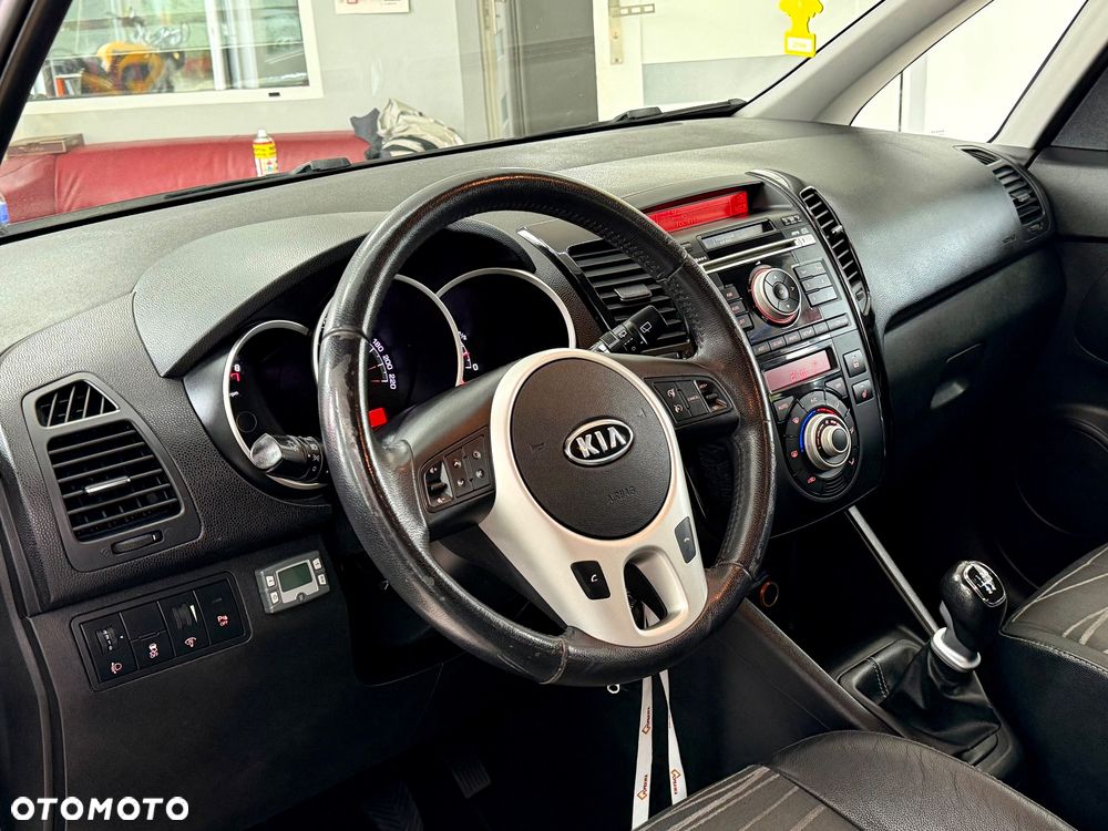 Kia Venga - 5