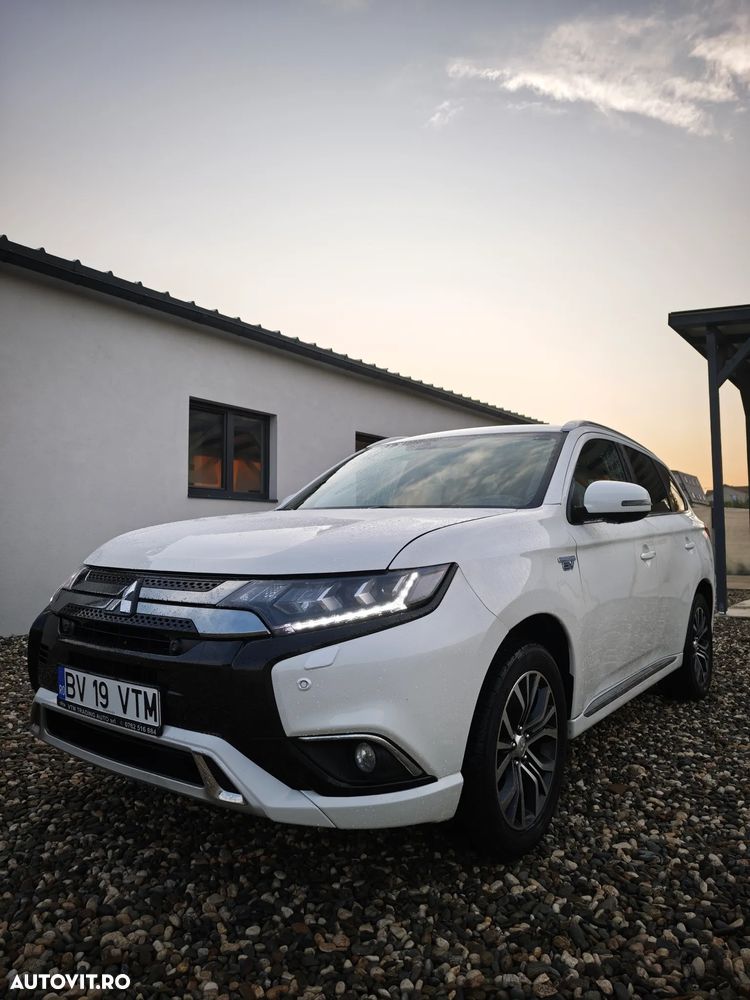 MITSUBISHI Outlander 2020