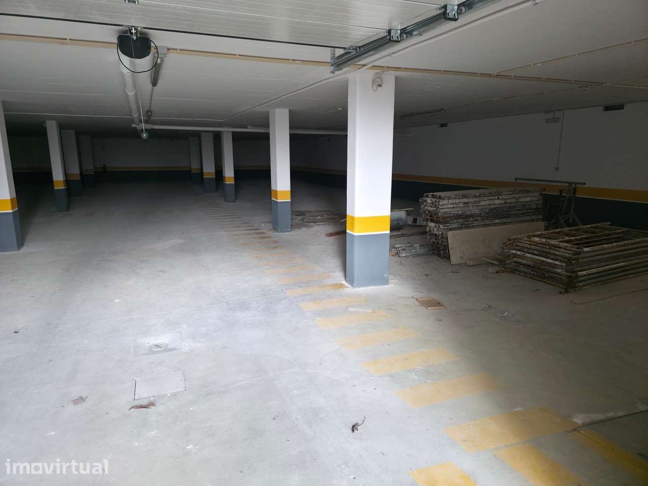 Novo, Espaço/Garagem Privativo. - Grande imagem: 5/10