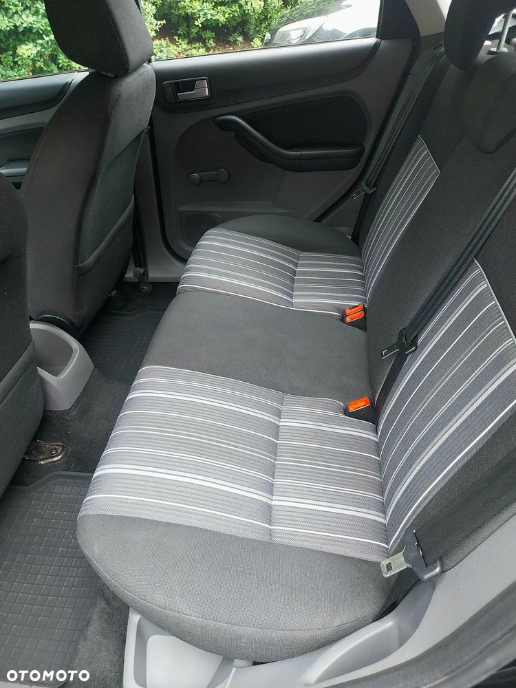 Ford Focus 1.6 Trend - 9